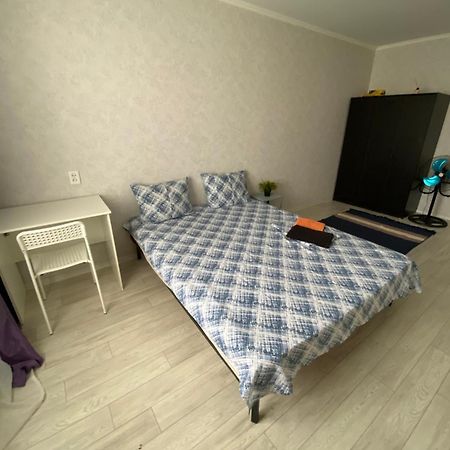 Уютные Апартаменты В Центре Города Aqtöbe Esterno foto